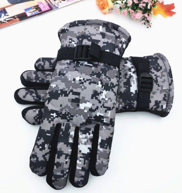 Warm anti-moisture sports gloves